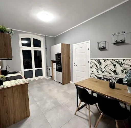 Daire Duzy - Stare - 12 Osob - 6 Lozek *