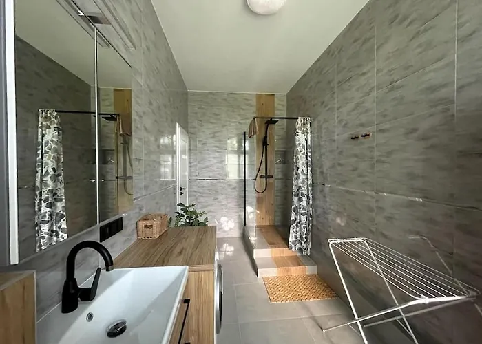 Duzy - Stare - 12 Osob - 6 Lozek Daire