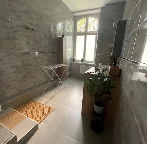 Duzy - Stare - 12 Osob - 6 Lozek Daire *