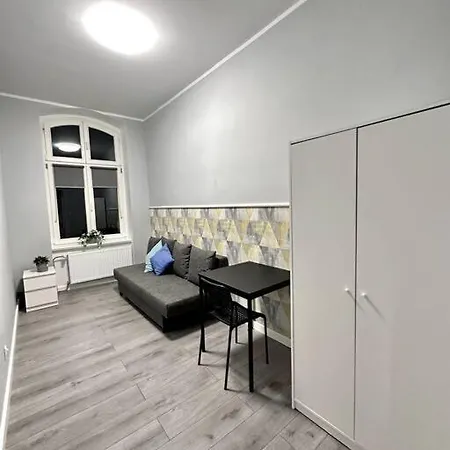 Duzy - Stare - 12 Osob - 6 Lozek *